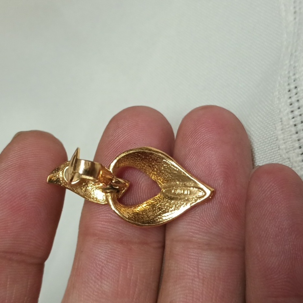 Avon Vintage Clip On Gold Heart Earrings - Picture 3 of 4